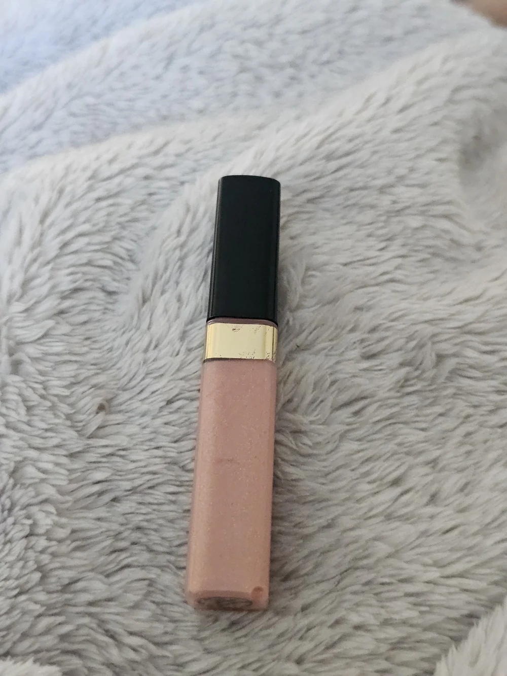 Elizabeth Arden Luminous Lip Gloss in Peach